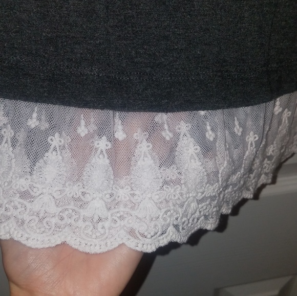 AB Studio Lace Trim Bottom Tee - Small - Picture 6 of 8